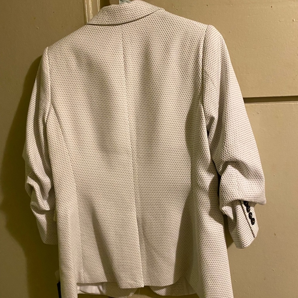 DKNY cute blazer brand new cute sleeves dress up or done your choice.